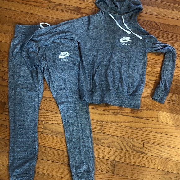 women's nike hoodie and pants set